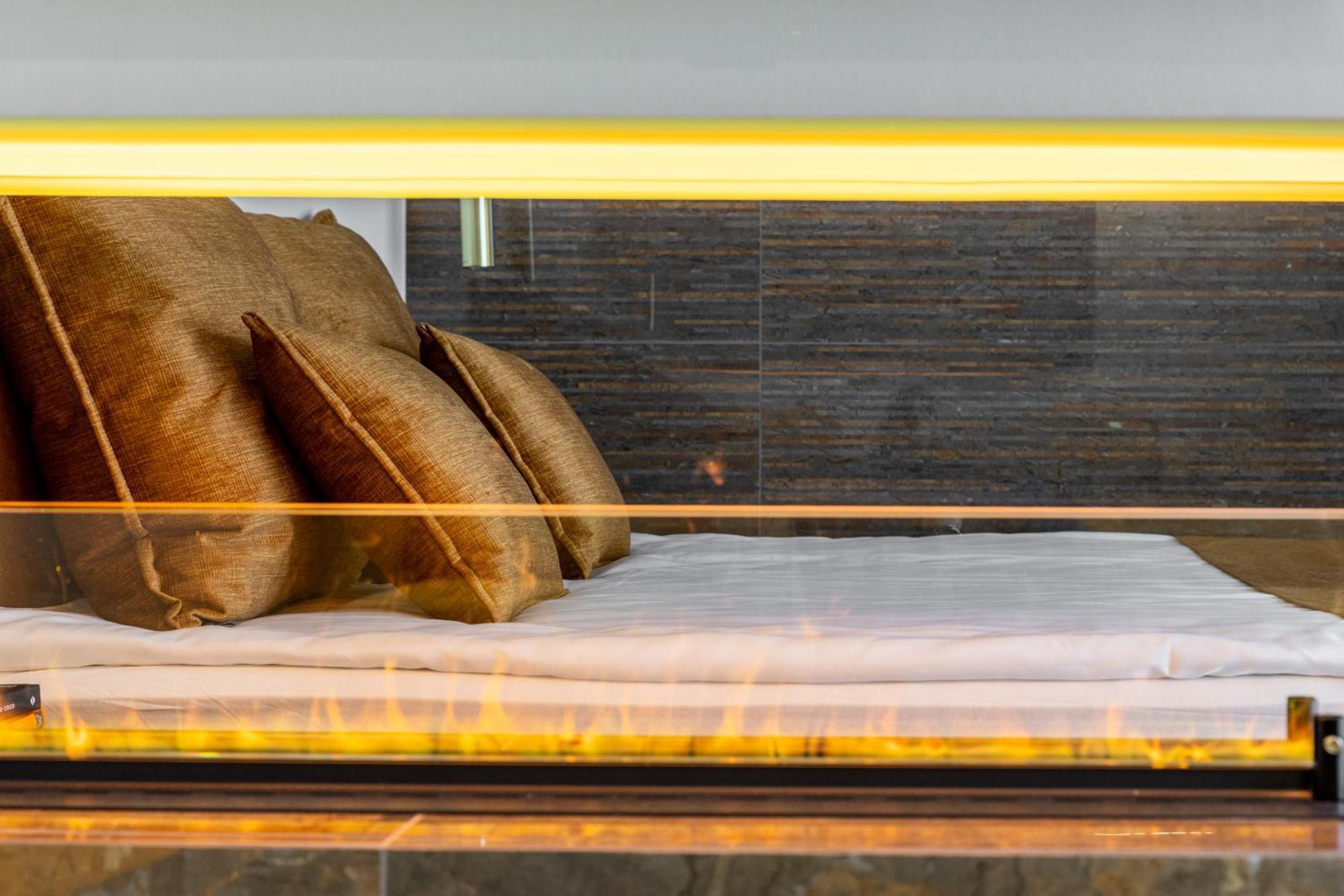 F-apartments - Center With Fireplace, Contactless